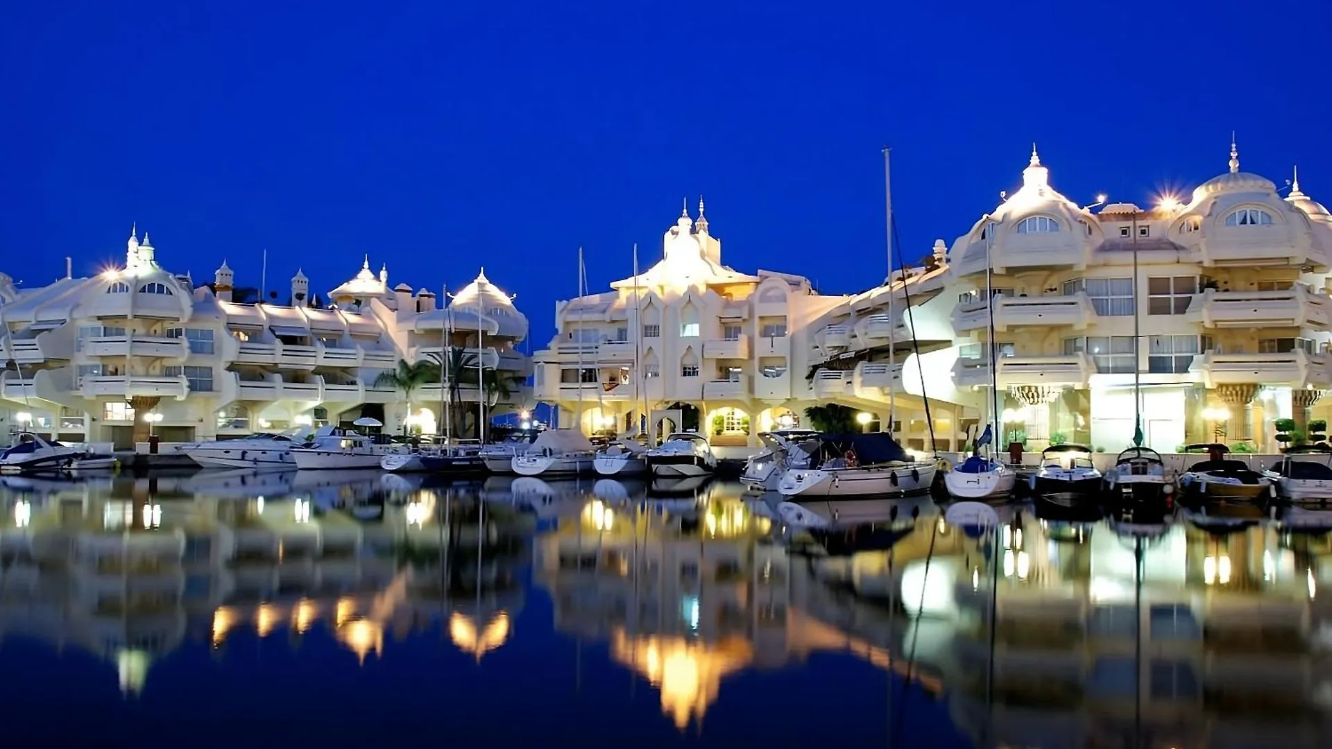 Acuario Moderno Estudio Vistas Al Mar Benalmadena Spain
